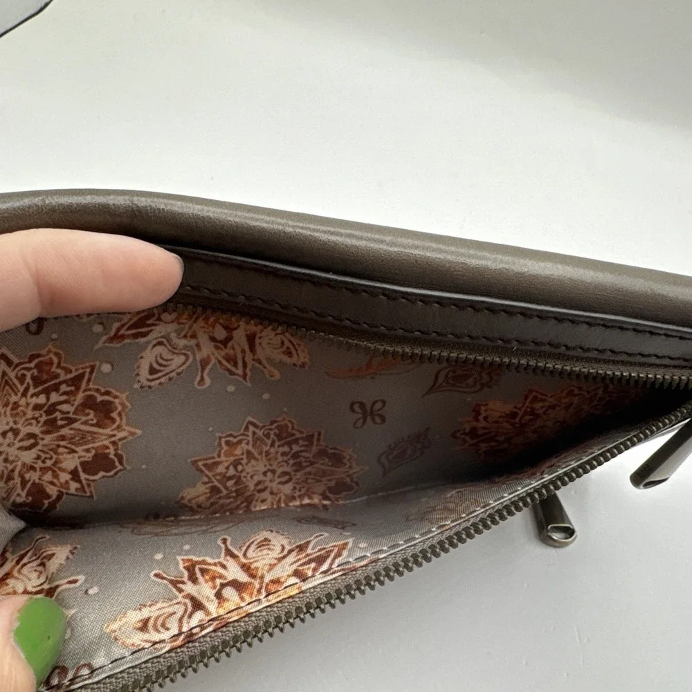 Hobo International Soft Brown Gray Leather Womens Long Wallet Clutch Zip‎